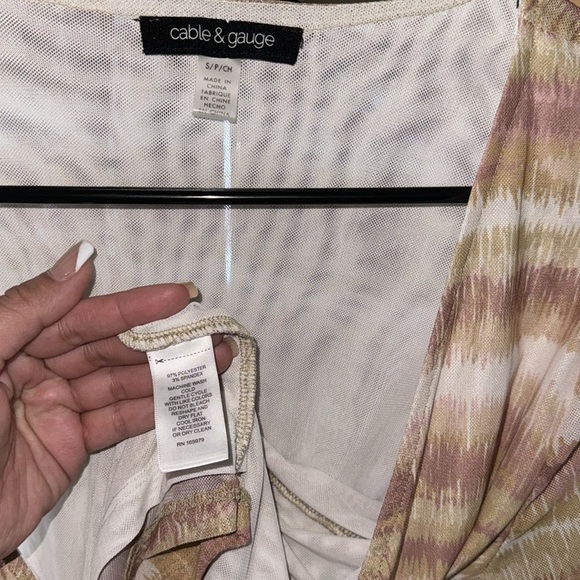 Cable & Gauge EUC 3/4 Sleeve V Neck Womens Size Small Fitted Stretch Blouse - Picture 4 of 4